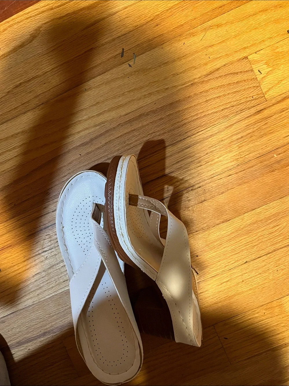 Women’s White Leather Flip-Flop Sandals